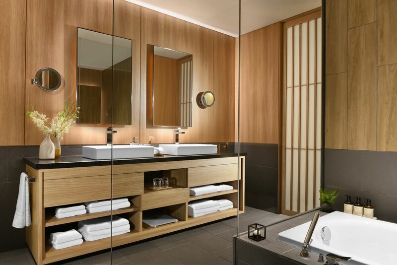 Setsu-Niseko-Bathroom-with-Bathtub