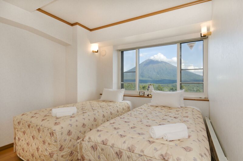 Mountainside Palace - Bedroom