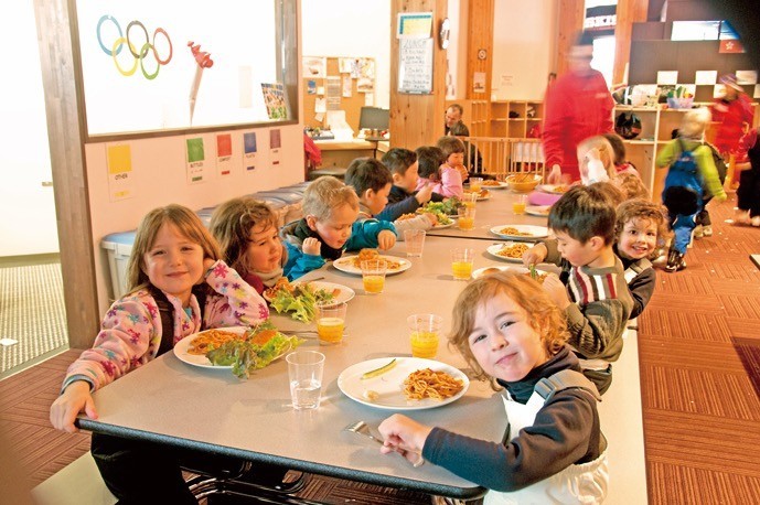 kids lunch at niss ski school niseko