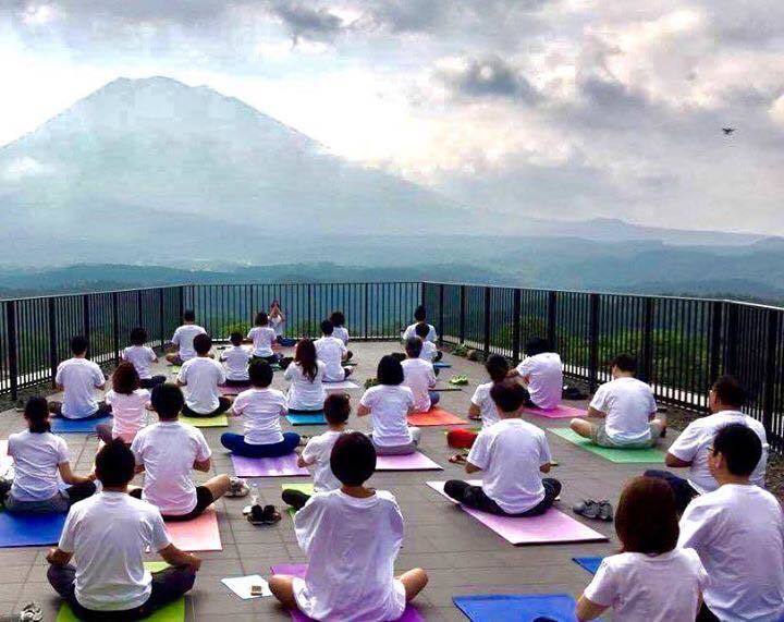 SO Camp in niseko 2017-yoga-Mt Yotei